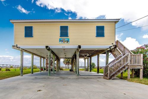 227 W Central Ave, Grand Isle, LA, 70358-8702 | Card Image