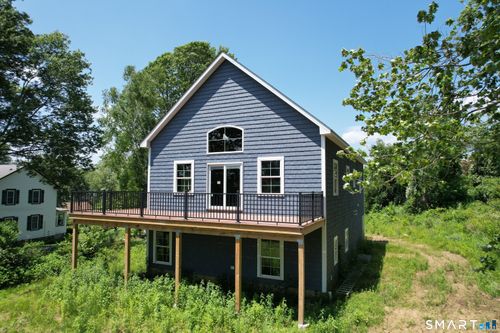 7 Larson St, Waterford, CT, 06385-3110 | Card Image