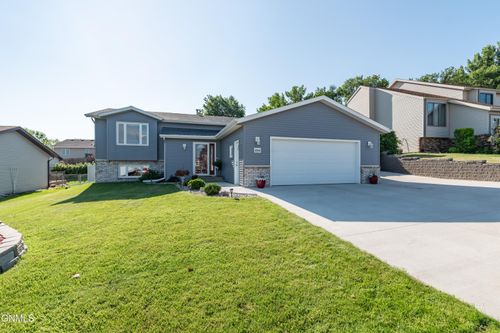 1504 3rd Ave Ne, Mandan, ND, 58554-2134 | Card Image