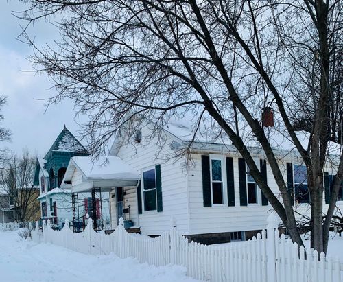 328 4th St, Manistee, MI, 49660-2932 | Card Image