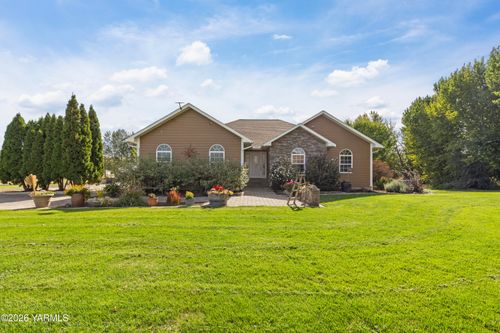 3400 Naches Tieton Rd, Tieton, WA, 98947-9571 | Card Image