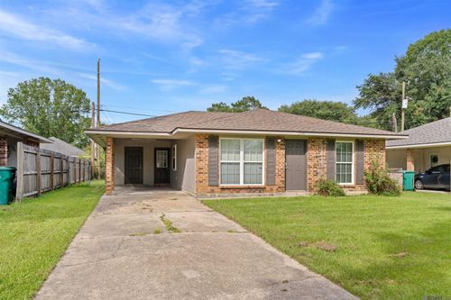 8745 Fairoaks St, Denham Springs, LA, 70726-6318 | Card Image