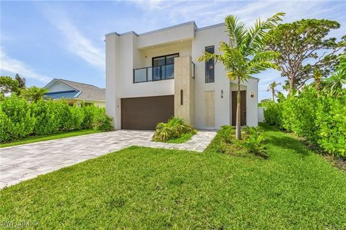 678 95th Ave N, Naples, FL, 34108-2455 | Card Image