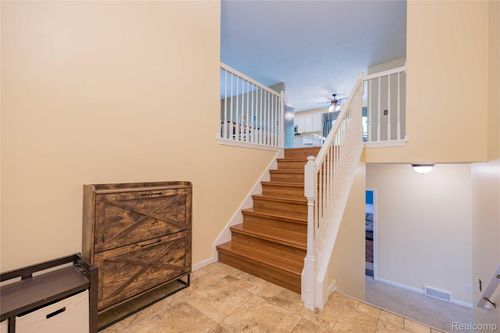28503 Margaret Ln, New Boston, MI, 48164-8608 | Card Image