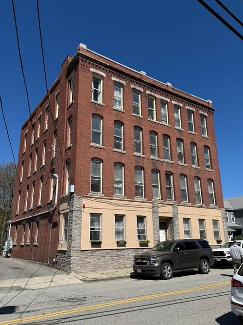 112 School St, Clinton, MA, 01510-2927 | Card Image