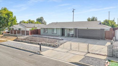 806 S Sandalwood Ave, Bloomington, CA, 92316-1252 | Card Image