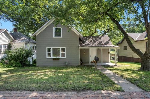 1207 S 2nd St, Leavenworth, KS, 66048-3507 | Card Image