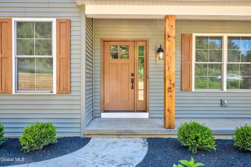 1613 Best Rd, Rensselaer, NY, 12144-5701 | Card Image