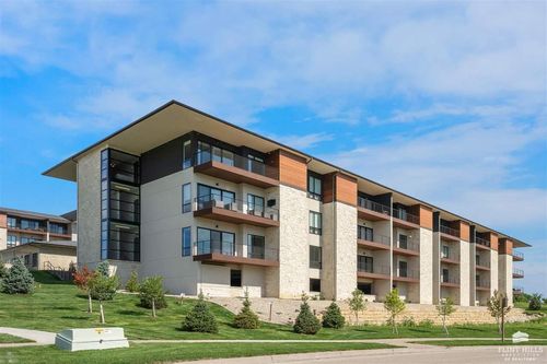 107-3022 Fieldhouse Circle, Manhattan, KS, 66503 | Card Image