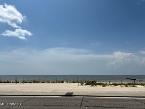 606 S Beach Blvd, Waveland, MS, 39576-3817 | Card Image
