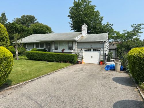21 Stillman Rd, Glen Cove, NY, 11542-4033 | Card Image