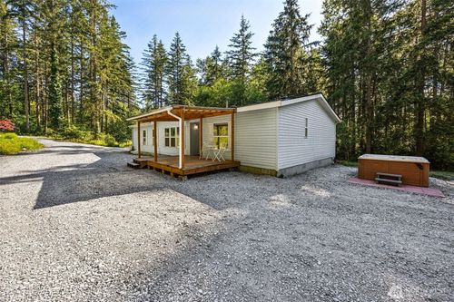 40402 66th Ave E, Eatonville, WA, 98328-8040 | Card Image