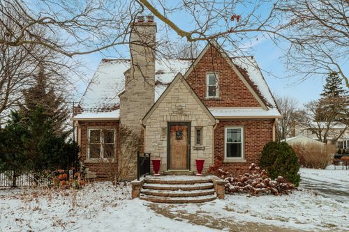 2323 N 116th St, Wauwatosa, WI, 53226-1109 | Card Image