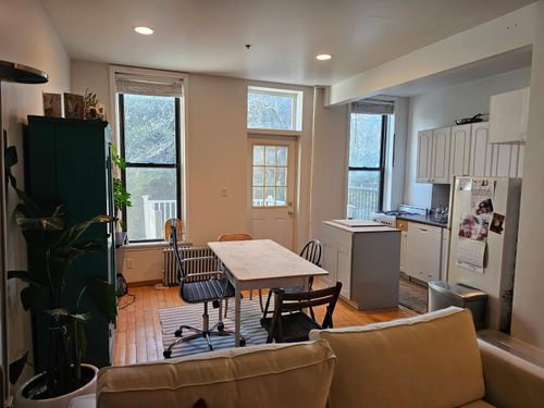 21 45th Ave, Long Island City, NY, 11101-4704 | Card Image