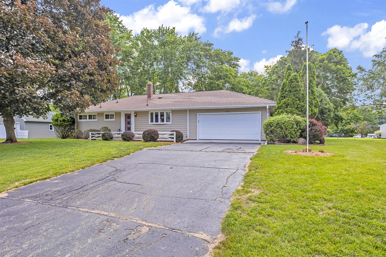 Sheffield Dr, Jackson, MI 49203