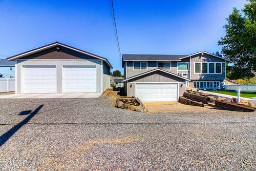 619 S 74th Ave, Yakima, WA, 98908-4121 | Card Image