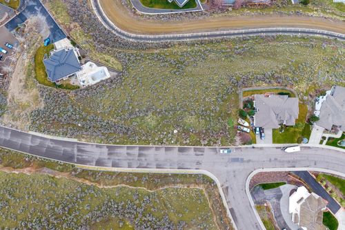 182 Meadow Hills Dr, Richland, WA, 99352-8461 | Card Image