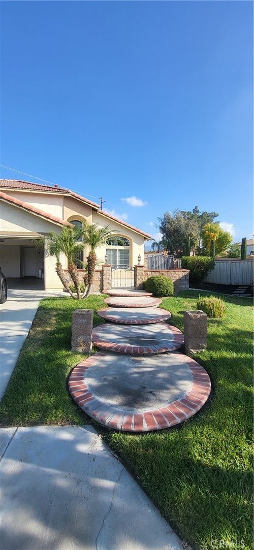 1049 Jude Ct, San Jacinto, CA, 92583-4418 | Card Image