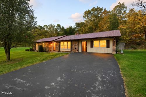 220 Market St, Clintwood, VA, 24228-5087 | Card Image