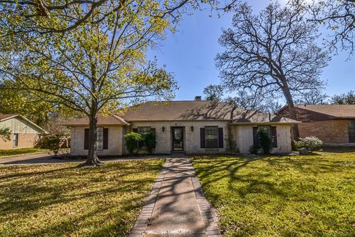 2704 Woodcliff Ct, College Station, TX, 77845-3804 | Card Image