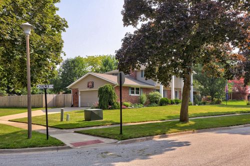 2 Craemer Ct, Frankenmuth, MI, 48734-1417 | Card Image