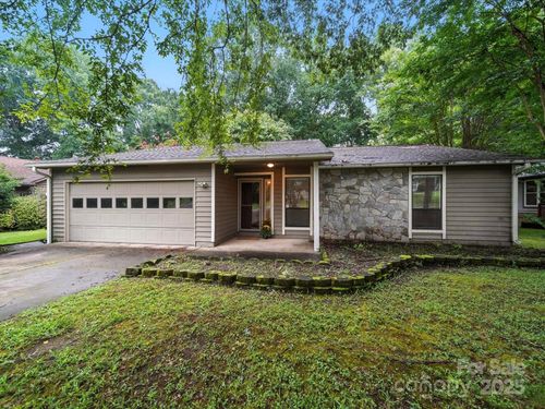 3844 Sweetgrass Ln, Charlotte, NC, 28226-3140 | Card Image