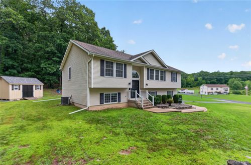 291 Huckleberry Tpke, Wallkill, NY, 12589-2643 | Card Image