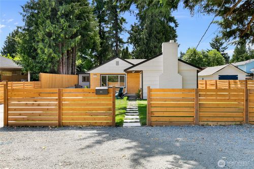 11 Sw 100th St, Seattle, WA, 98146-3831 | Card Image