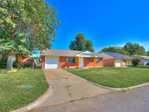 975 Sw 4th Pl, Moore, OK, 73160-2217 | Card Image