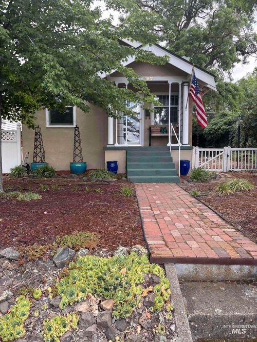 907 Prospect Ave, Lewiston, ID, 83501-2234 | Card Image