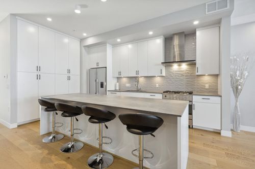 4684 Capilano Rd, North Vancouver, BC, V7R4K3 | Card Image
