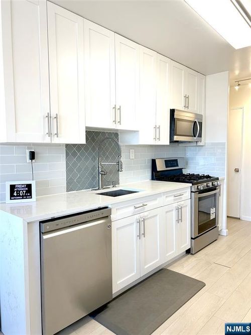 2185 Lemoine Ave, Fort Lee, NJ, 07024-6036 | Card Image