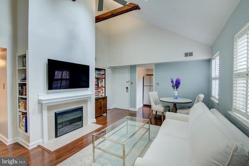 106-2100 N Scott Street, ARLINGTON, VA, 22209 | Card Image
