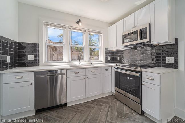 575 E Drayton St, House other with 3 bedrooms, 2 bathrooms and null parking in Ferndale MI | Image 4