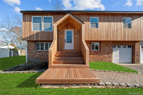 61 Lincoln Ave, Deer Park, NY, 11729-7015 | Card Image