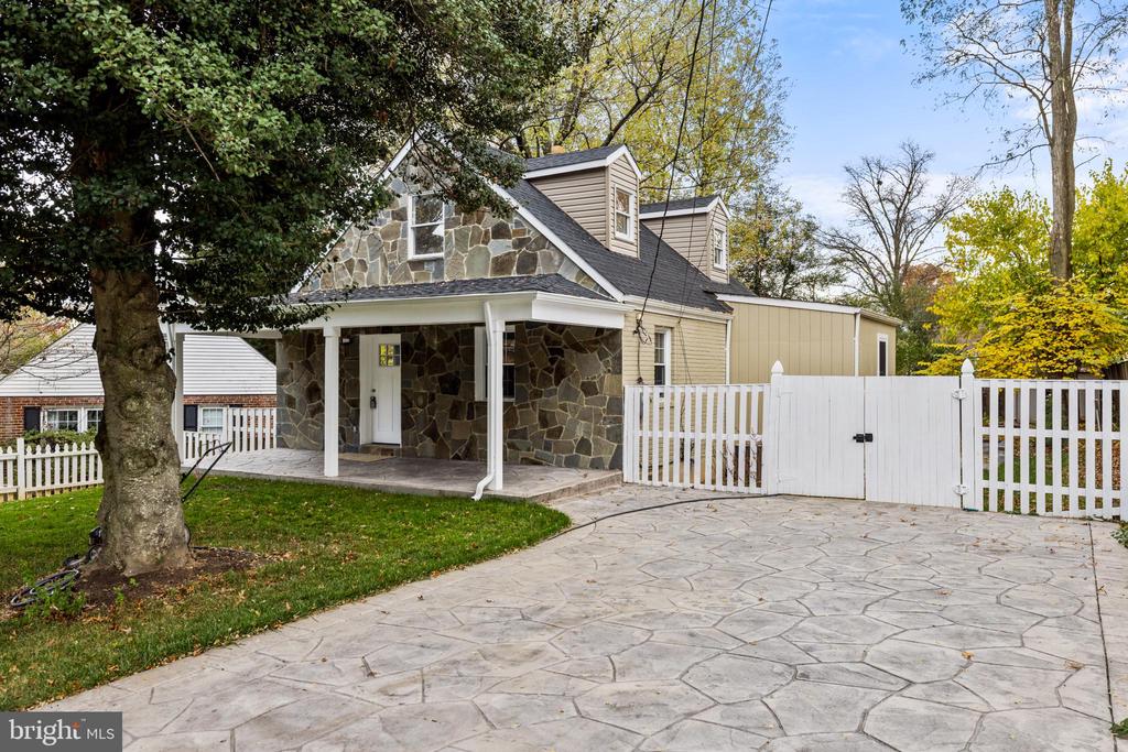 Residential in FALLS CHURCH 3
