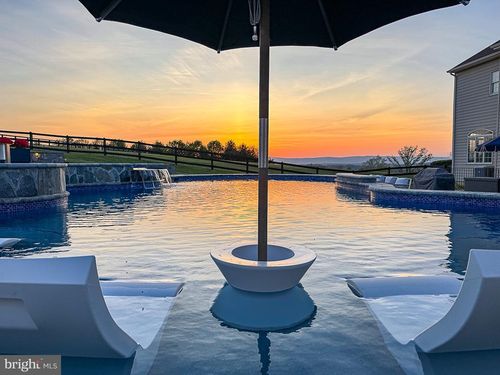 15097 Barlow Dr, WATERFORD, VA, 20197-1254 | Card Image