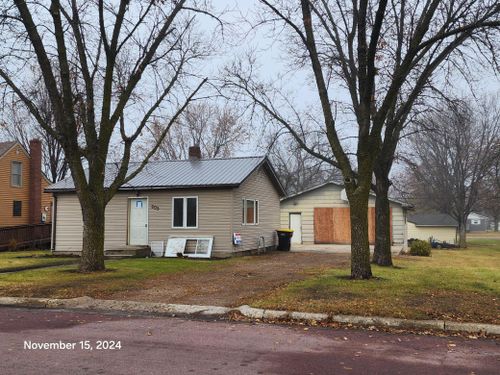 809 E Elm Street, Redwood Falls, MN, 56283 | Card Image