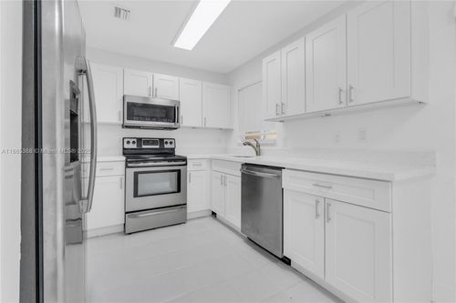 1-1428 Ne 2nd Ave, Fort Lauderdale, FL, 33304-1022 | Card Image