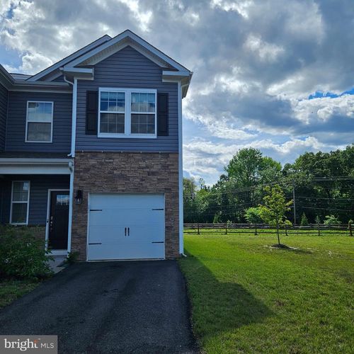 38 Peregrine Way, BURLINGTON, NJ, 08016-4446 | Card Image