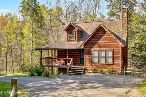 415 Silver Maple Ln, Gatlinburg, TN, 37738-5769 | Card Image