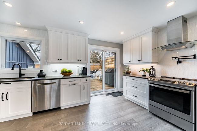 54 Mitchell Ave, House other with 5 bedrooms, 3 bathrooms and 4 parking in Whitby ON | Image 12