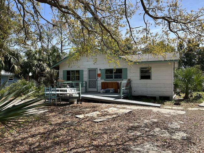 1226 Hawthorne Ave, House other with 3 bedrooms, 1 bathrooms and null parking in Cedar Key FL | Image 4