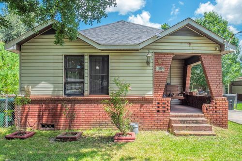 1009 Wainwright St, Houston, TX, 77022-6333 | Card Image