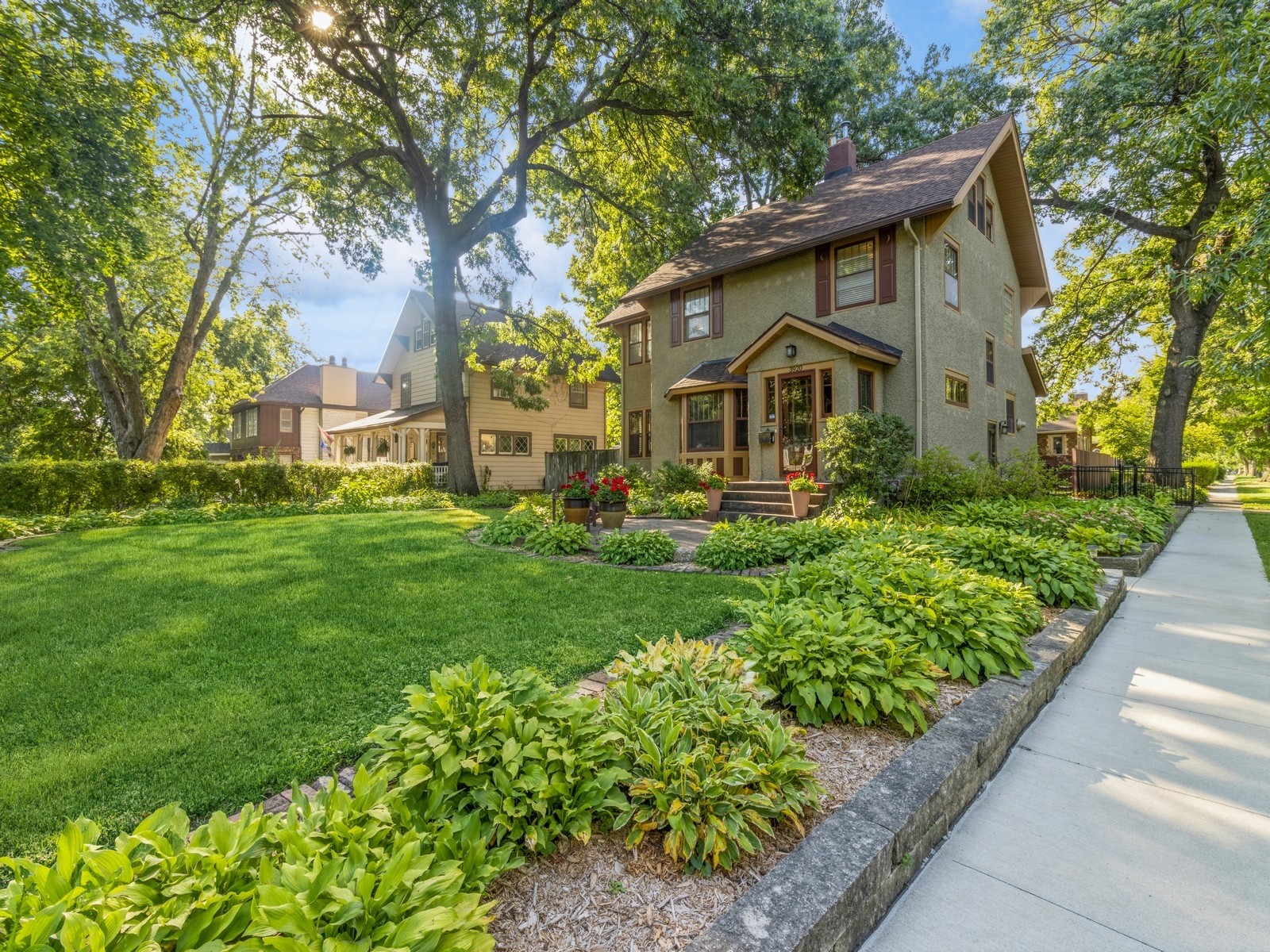 Kingman Blvd, Des Moines, IA 50311