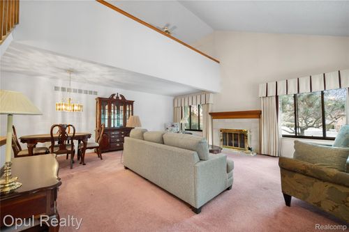 37510 N Laurel Park Dr, Livonia, MI, 48152-3922 | Card Image