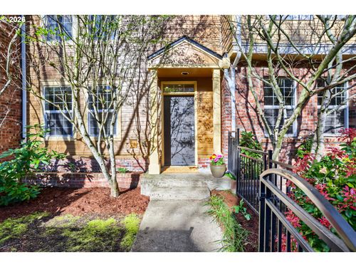 857 Ne Caden Ave, Hillsboro, OR, 97124-7249 | Card Image