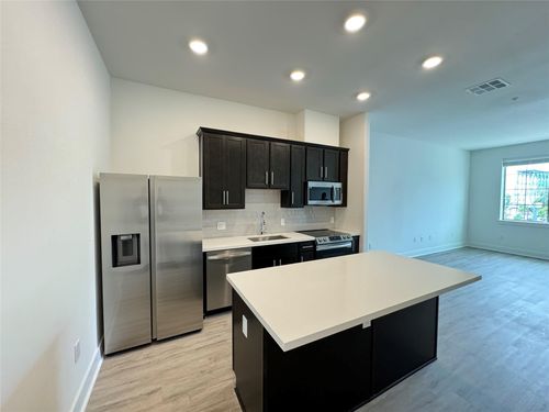 402-21 Chenevert St, Houston, TX, 77002-2243 | Card Image