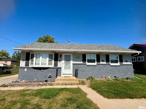 1010 Kathey Dr, Maquoketa, IA, 52060-2513 | Card Image