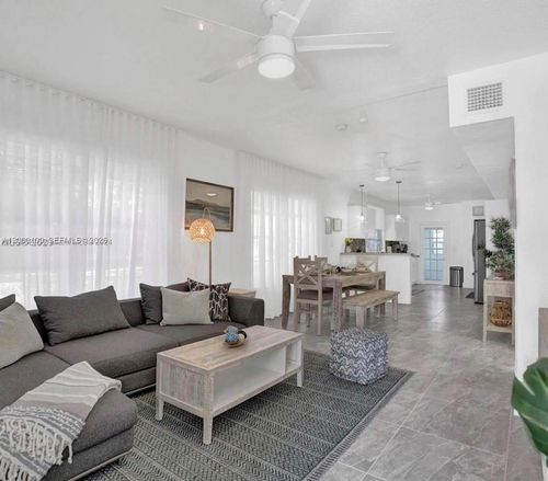 0-2501 Ne 181st St, North Miami Beach, FL, 33160-2017 | Card Image